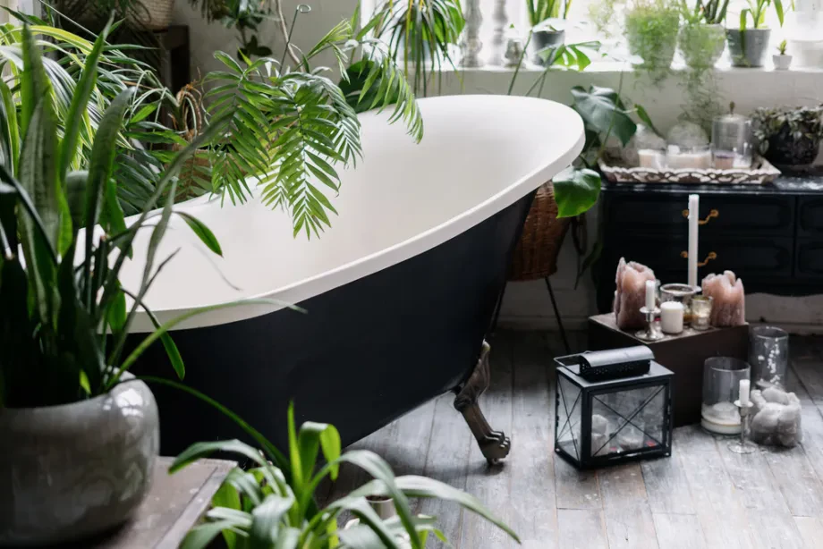 Schlichtes luxuriöses Badezimmer