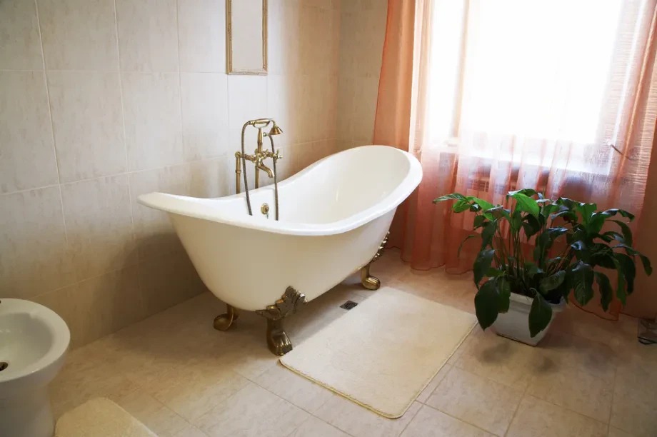 Montage der Sanitäranlagen und Badezimmermöbel