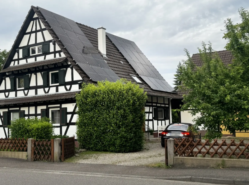 Hochwertige Solarmodul-Montage aus Durbach