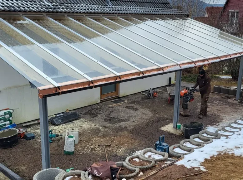 Terrassenbau und Heckenschnitt