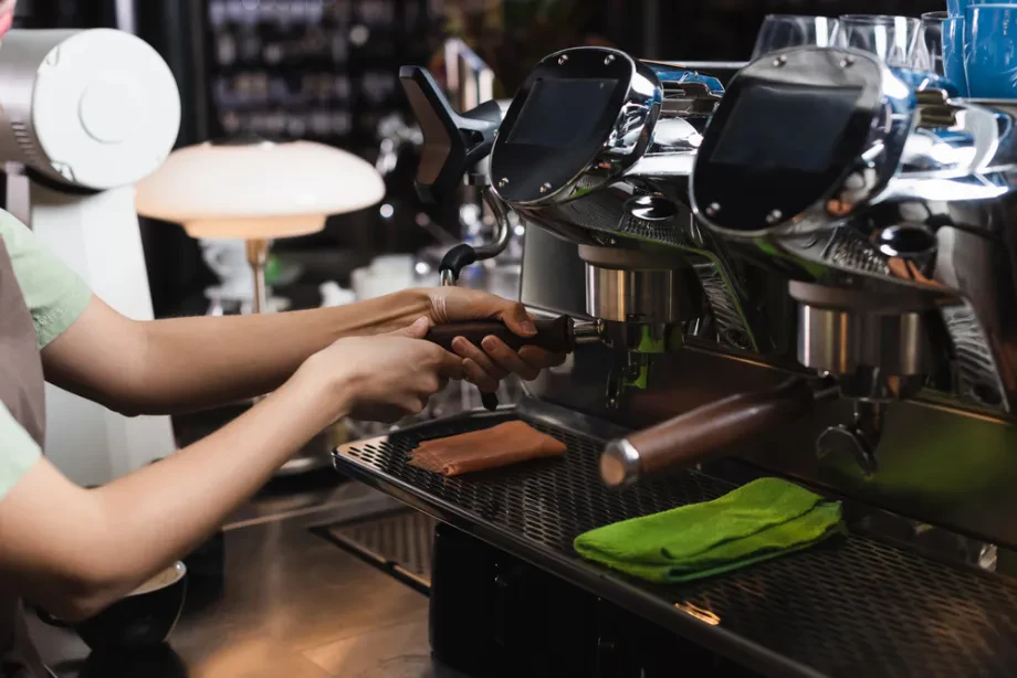 Angebot und Speisen in modernen Cafés