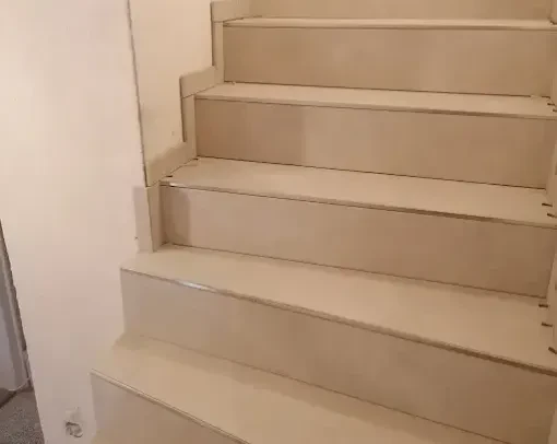 präzise Verlegung von Treppenfliesen