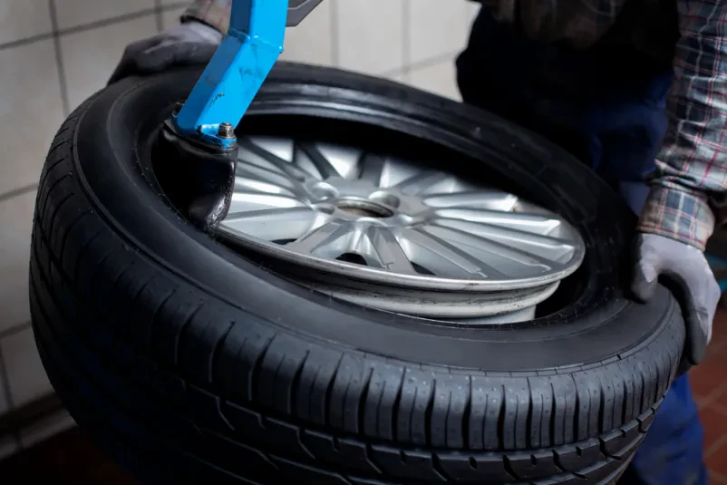 Richtige Adresse für Reifenservice, Fahrzeugvermietung und Autotransporte in Witten, Umland