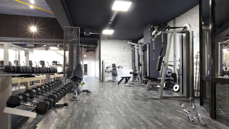 Trainingsbereiche und Ausstattung in Fitnessstudios