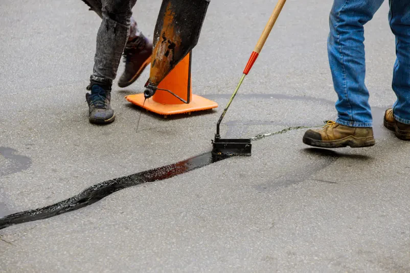 Schneiden und Vergießen von Asphaltfugen in ganz Deutschland