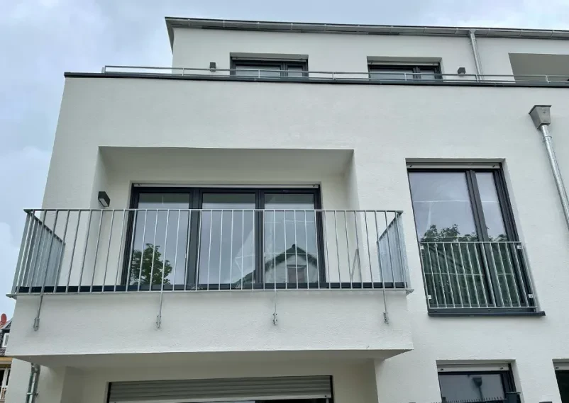 Moderne Metallgeländer für Terrassen, Balkone und Treppen