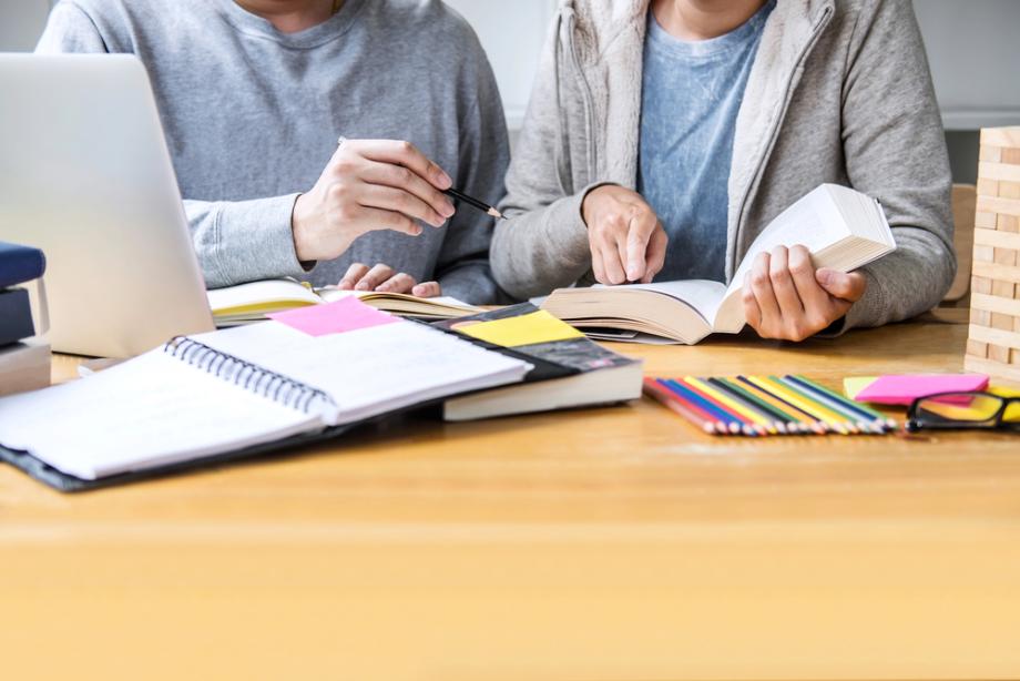 Nachhilfestunden in wichtigen Schulfächern