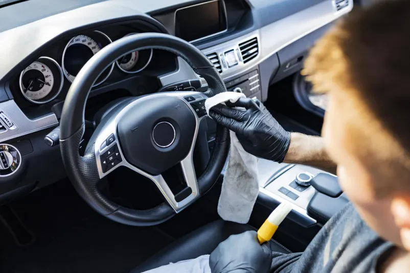 Umfassender Autoreinigungsservice mit Abholung im Raum Nürnberg