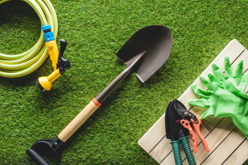 Wie hebt sich Gartengestaltung Candir von anderen Anbietern ab?