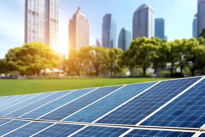 Professionelle Solarparkreinigung bundesweit kann besonders für große Solarparks interessant sein