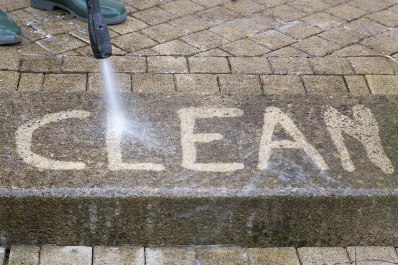 Top Reinigungsservice für Fassaden, Steinmauern, Terrassen und Einfahrten in Saarbrücken, Köln und Umkreis