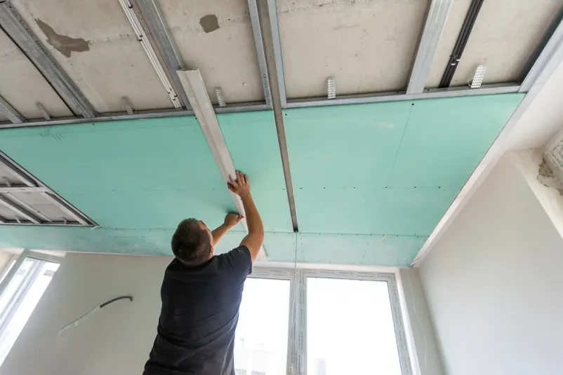 Professionelle Trockenbauarbeiten mit Deckensystemen in Wolfsburg