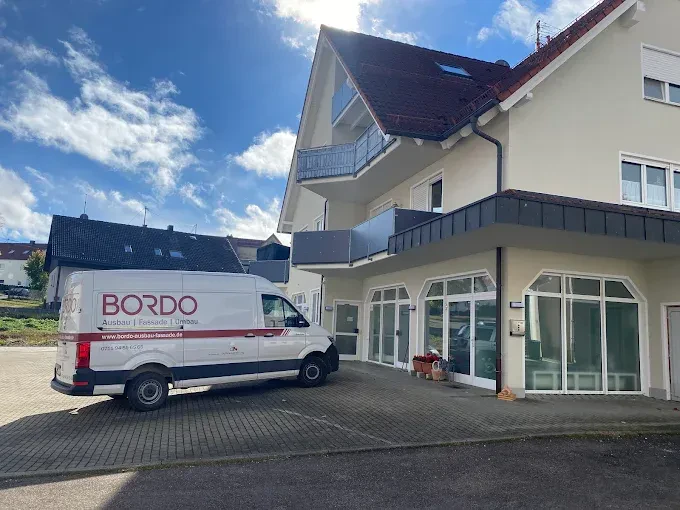 professionelle Wärmedämmung und Fassadensanierung mit Anstrichen