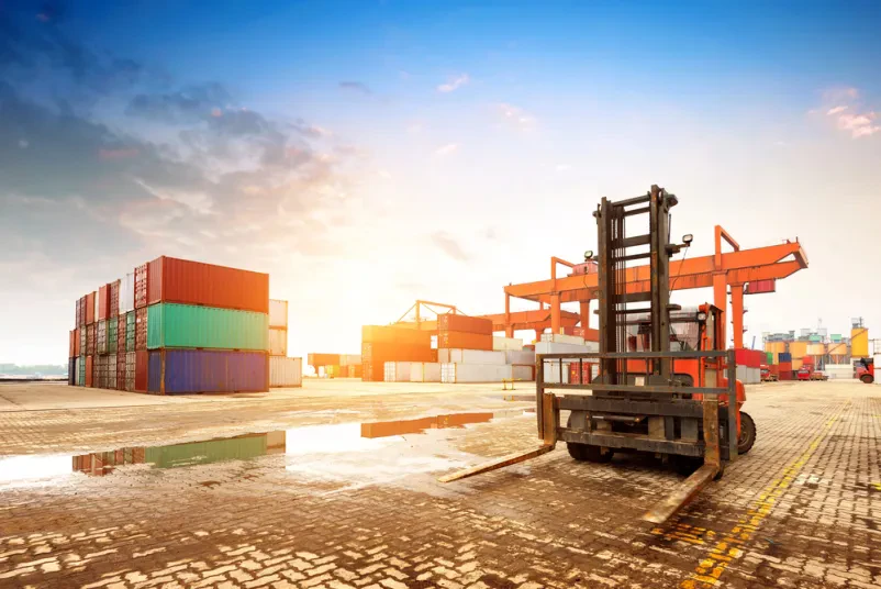 Zuverlässige Schwer- und Containertransporte in Elmshorn, Hamburg und Bremer Hafen