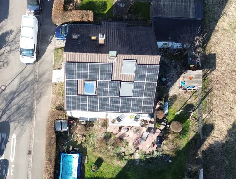 Energiesparende und nachhaltige Solartechnik mit PV-Anlagen und Stromspeichern in Freiburg und Umgebung
