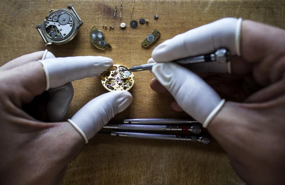 Reparatur und Wartung von Uhren