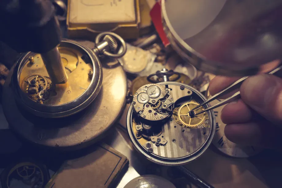 Mechanische Uhrwerke und traditionelle Technik