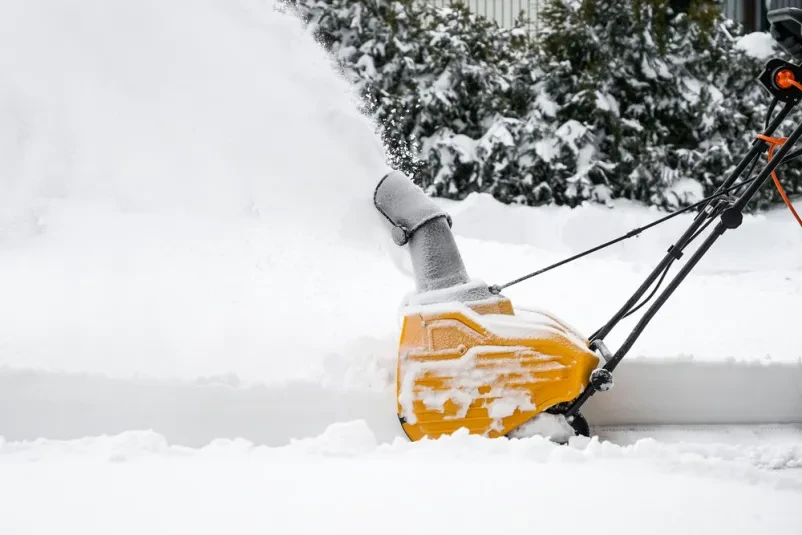Sichere Gehwege und Parkplätze mit dem professionellen Winterdienst in Baden-Württemberg