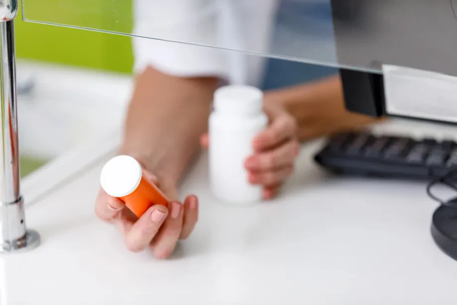 Menschliche Beratung in Apotheke 24 Stunden geöffnet
