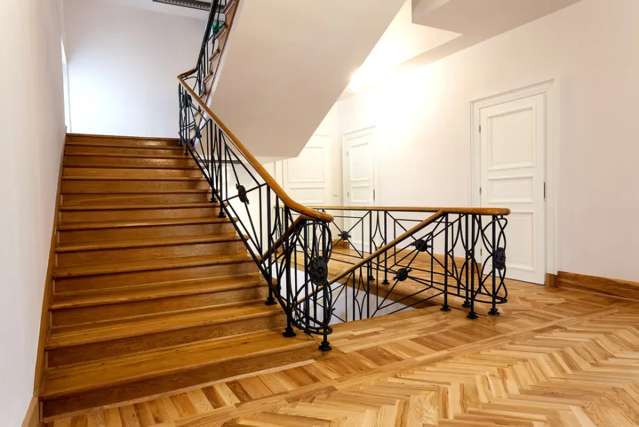 Parkettarbeiten vom Profi, Handwerkskunst, die Stil und Wert verbindet