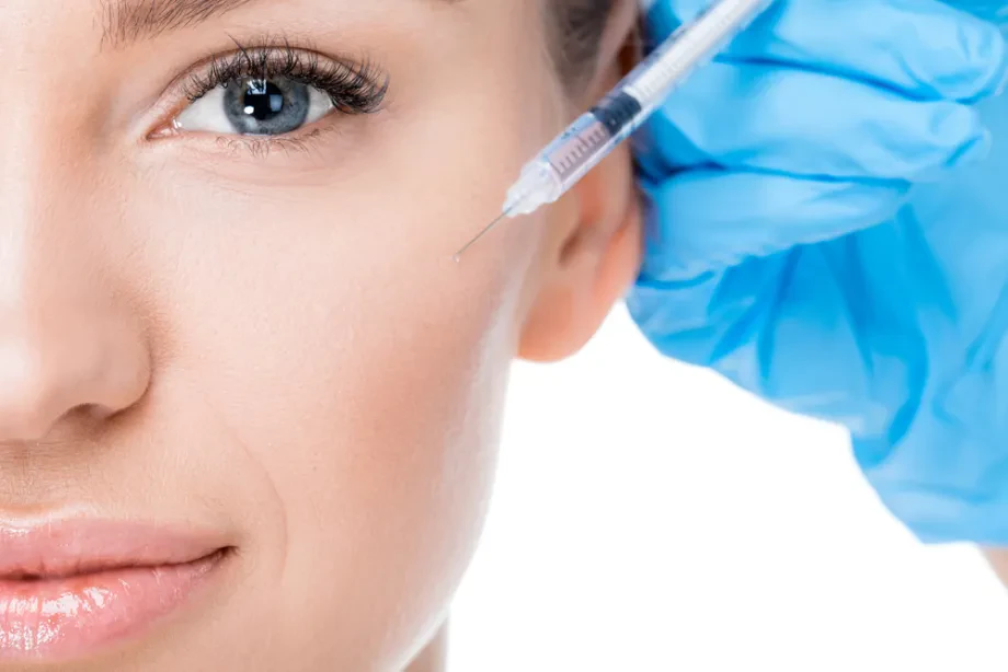 Hyaluron, Kollagen und Vitamine bei kosmetischer Behandlung gegen Falten