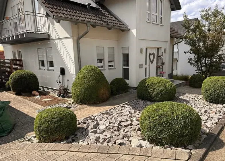 Fachgerechter Mauerbau und Pflasterverlegung für schöne Gärten in Hüfingen