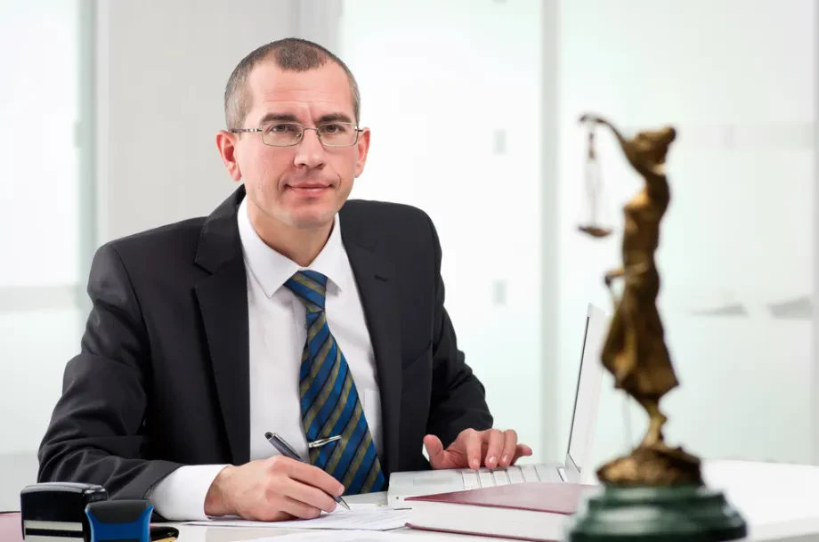 Juristische Unterstützung mit menschlichem Verständnis