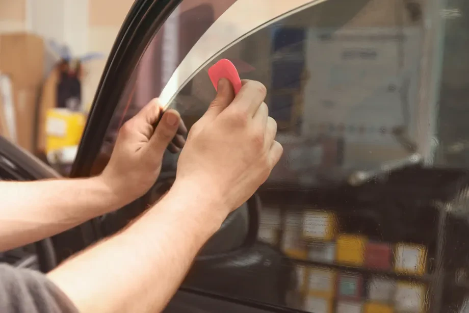 Sonnen- und Wärmeschutz mit Autotönung für entspanntes Fahren