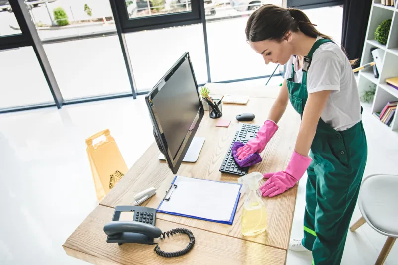 Professionelle Büroreinigung und Oberflächendesinfektion in Schwalmstadt