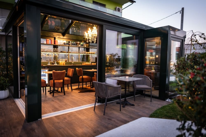 Eine Aktion, die hohen Standard und Top-Lage des Hotel Ljubljana Nähe Autobahn verbindet