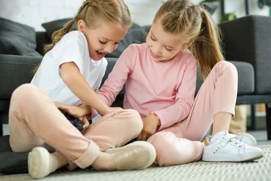 Pflegeaufwand und Alltagstauglichkeit als Aspekte beim Kinderkleidung kaufen