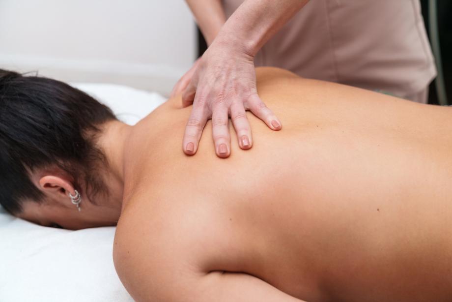 Praktische Alltagssituationen, in denen Massage besonders hilfreich ist