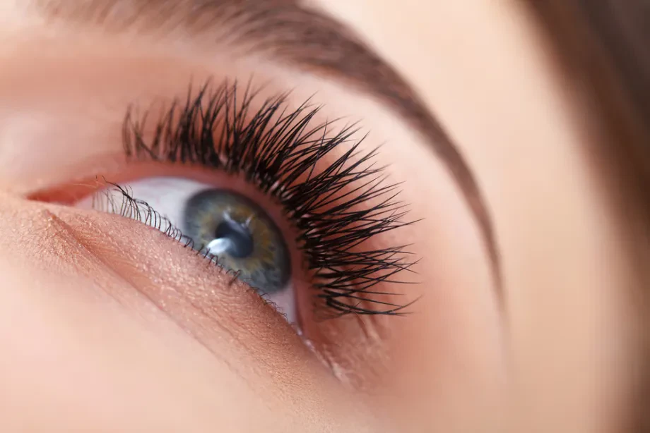 Professionelle Wimpernverlängerungen stärken Persönlichkeit