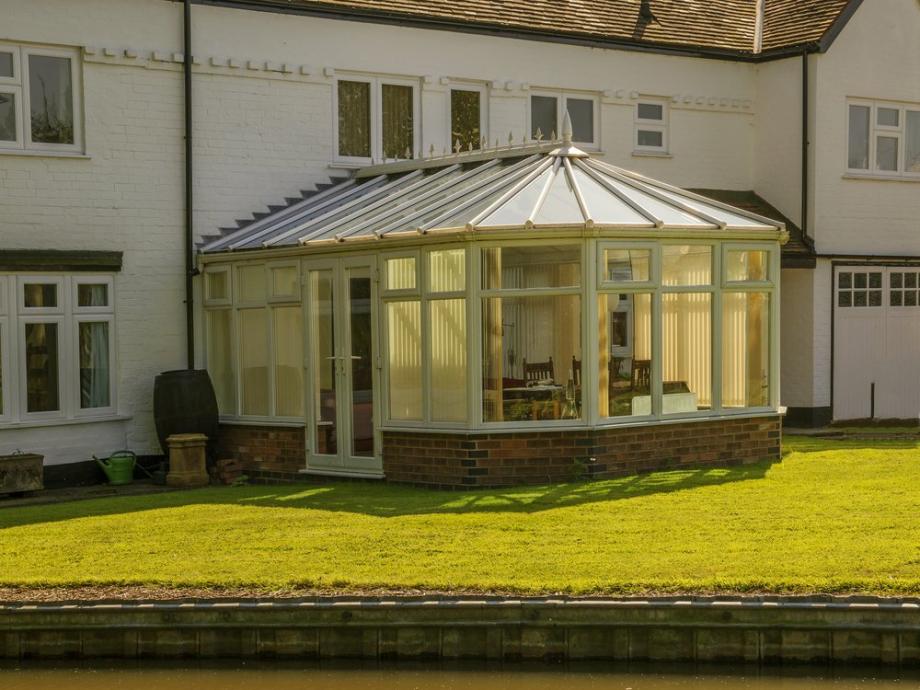 Kostenstruktur und Investitionsplanung beim verglasten Anbau realisieren