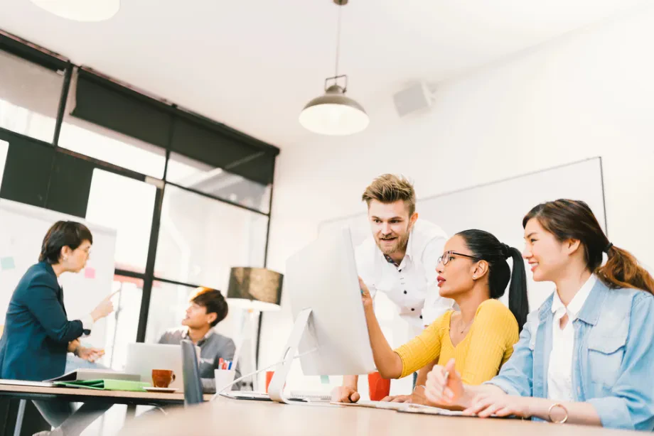Workshops für Erwachsene als Brücke zwischen Theorie und Praxis