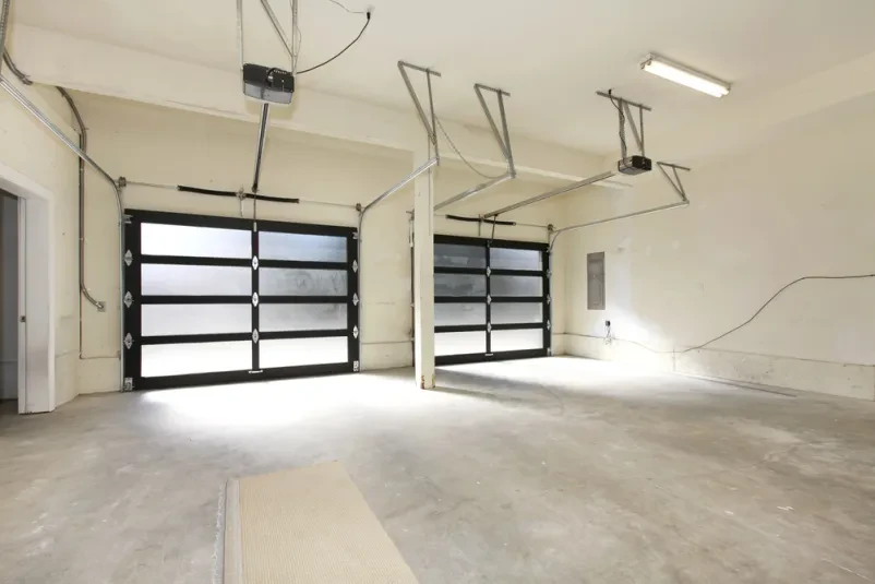 Passgenauer Einbau oder Austausch von Garagetoren für Privat- und Geschäftskunden in Karlsruhe