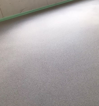 Schnelle Aushärtung von Estrich