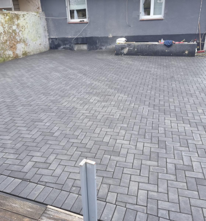 Schnelle Pflastersteinverlegung in Hilden