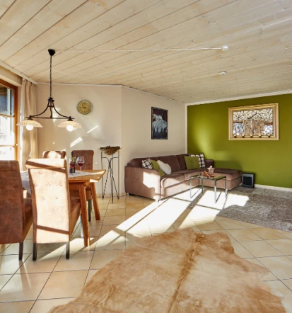Stilvoller Innenausbau Oberau, Bad, Boden, Farbe
