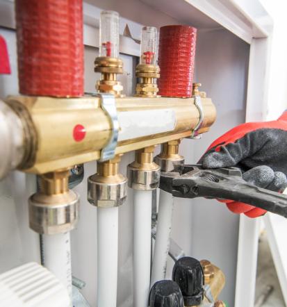 Verbesserung ihrer Wohnung mit der Fußbodenheizung