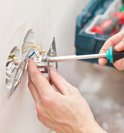 Kurzschluss oder Stromausfall? Jetzt günstige Hilfe holen München