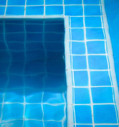 Fachgerechte Verlegung von Schwimmbadfliesen in Halle und 50 km Umkreis