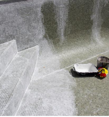 Halle, Fliesenleger für Schwimmbadfliesen und Mosaikarbeiten