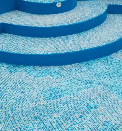 Fliesenleger in Halle gesucht? Spezialist für Schwimmbadfliesen hilft