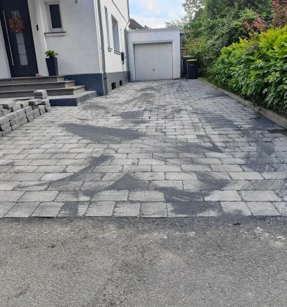 Gute Gartenpflege und Pflasterarbeiten in Lage