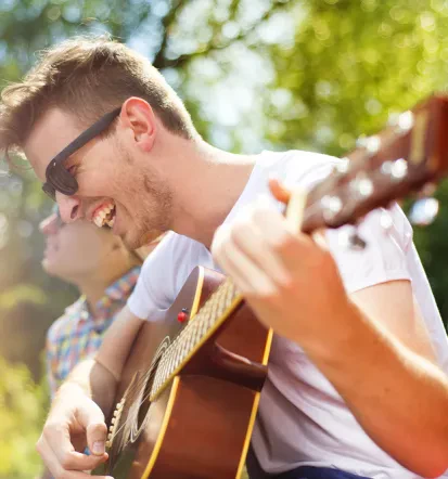 Bester Gitarrenunterricht zu Hause Freiburg im Breisgau