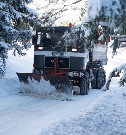 Saisonale maschinelle Schneeräumung für Kunden in Hage und Umgebung