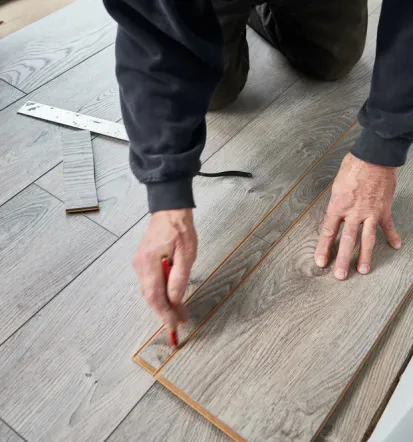 Saral Dienstleistungen Selb, Professionelle Verlegung von Laminatböden Selb und Umkreis