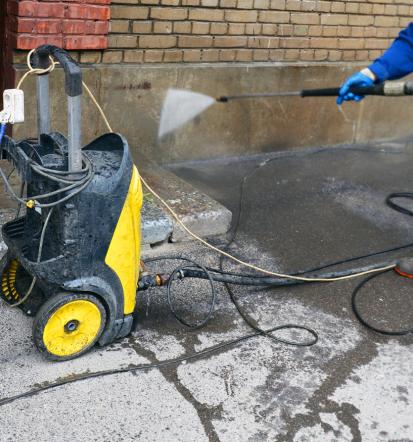 Professionelle Reinigungsfirma für Fassadenreinigung und Terrassenreinigung in Saarbrücken, Köln und Umkreis