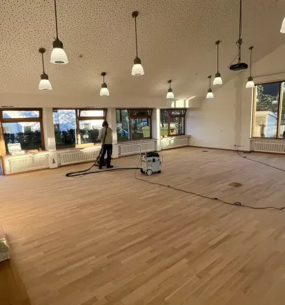 Profis für Schleifen und Ölen von Massivholzböden in München